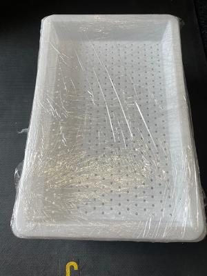Uncapping tray with spike